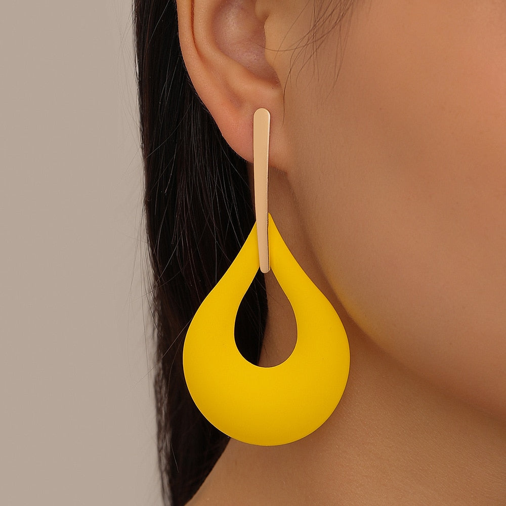 Earrings : Moderne Oorbellen Dames - Stijlvol Dagelijks Gebruik - Metaal in Geel van Pantino