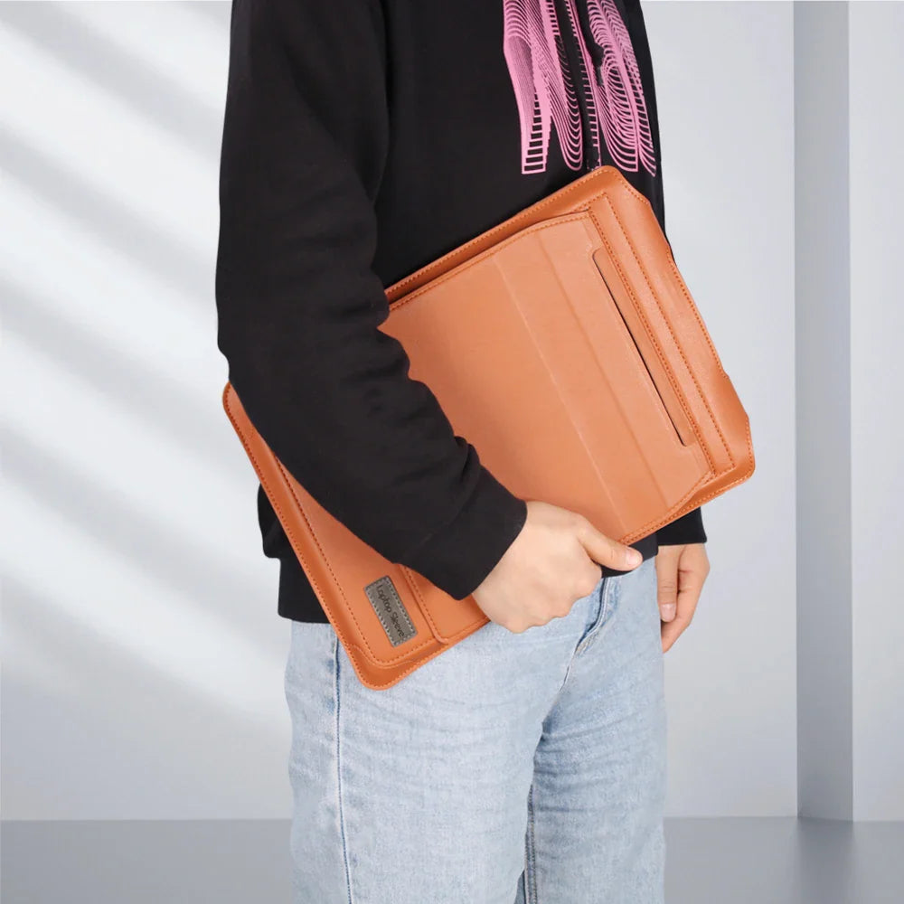 Laptop Sleeve : Laptophoes Bruin - Stijlvolle Veelzijdige Werkplek - Leer in van Pantino