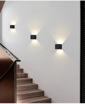 home & garden : VellaGlow - Luxe Wandlamp met Bewegingssensor - Zwart in van Pantino