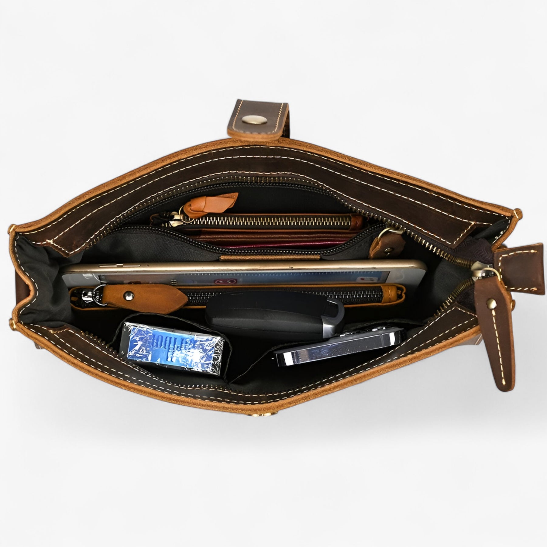 bags : Bruin Mini Tas met Polsband in van Pantino