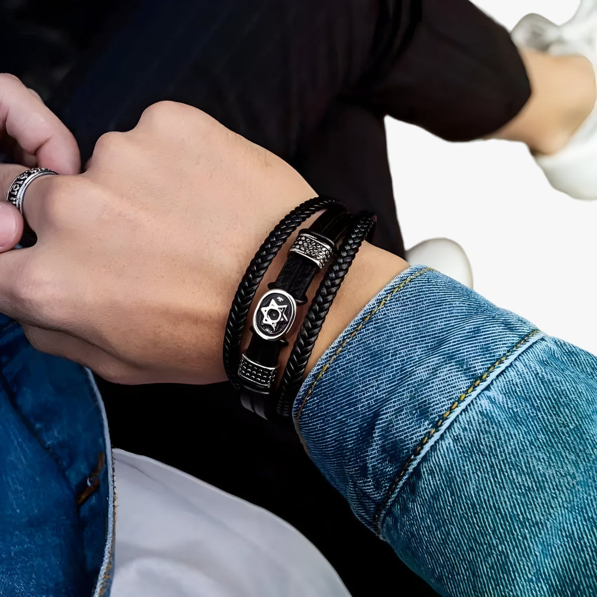 Bracelet : Stijlvol Meergaten Lederen Armband met Magneetsluiting - Zwart in van Pantino