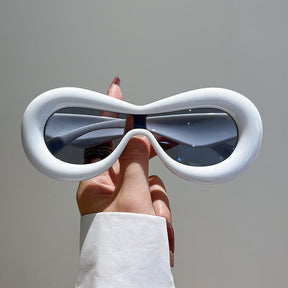 Sunglasses : Zonnebril Wit - Futuristisch Ovaal Slank Ontwerp - Kunststof in Wit van Pantino