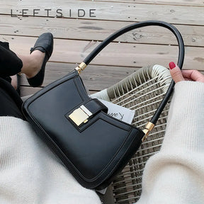 bags : Klassieke Handtas Dames - Goudkleurige Hardware Tijdloos - Synthetisch Leer in van Pantino