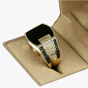 Ring : Ring Heren Goud - Elegante Herenring - Glanzend met Luxe Punkstijl in Oro van Pantino
