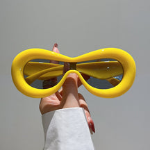 Sunglasses : Zonnebril Wit - Futuristisch Ovaal Slank Ontwerp - Kunststof in Geel van Pantino