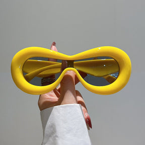 Sunglasses : Zonnebril Wit - Futuristisch Ovaal Slank Ontwerp - Kunststof in Geel van Pantino
