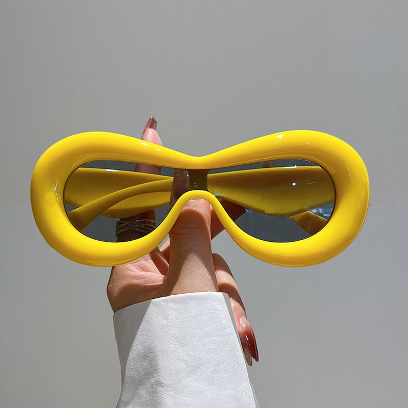 Sunglasses : Zonnebril Wit - Futuristisch Ovaal Slank Ontwerp - Kunststof in Geel van Pantino