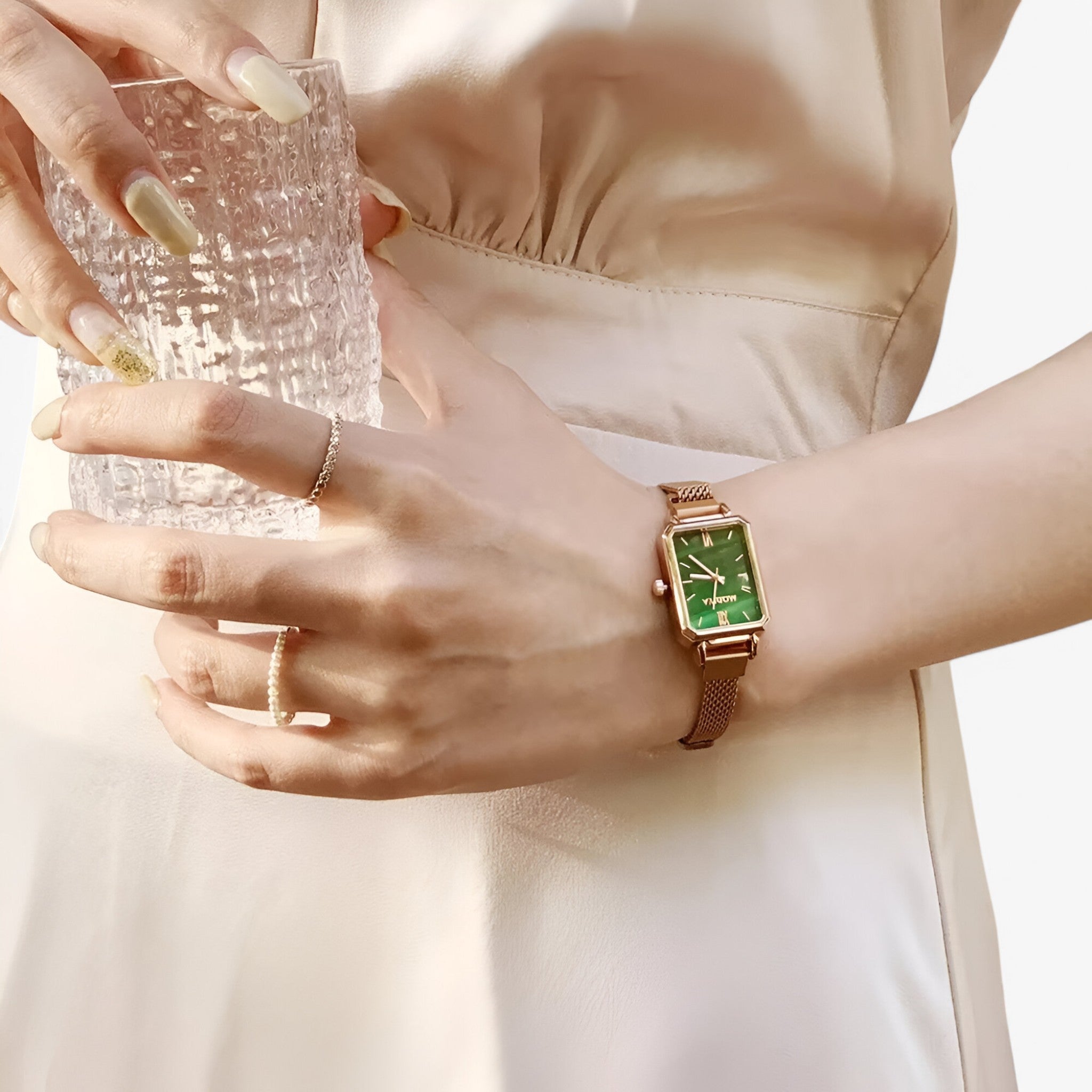 Watches : Vierkant dameshorloge met groene wijzerplaat en magnetische band in van Pantinoshop