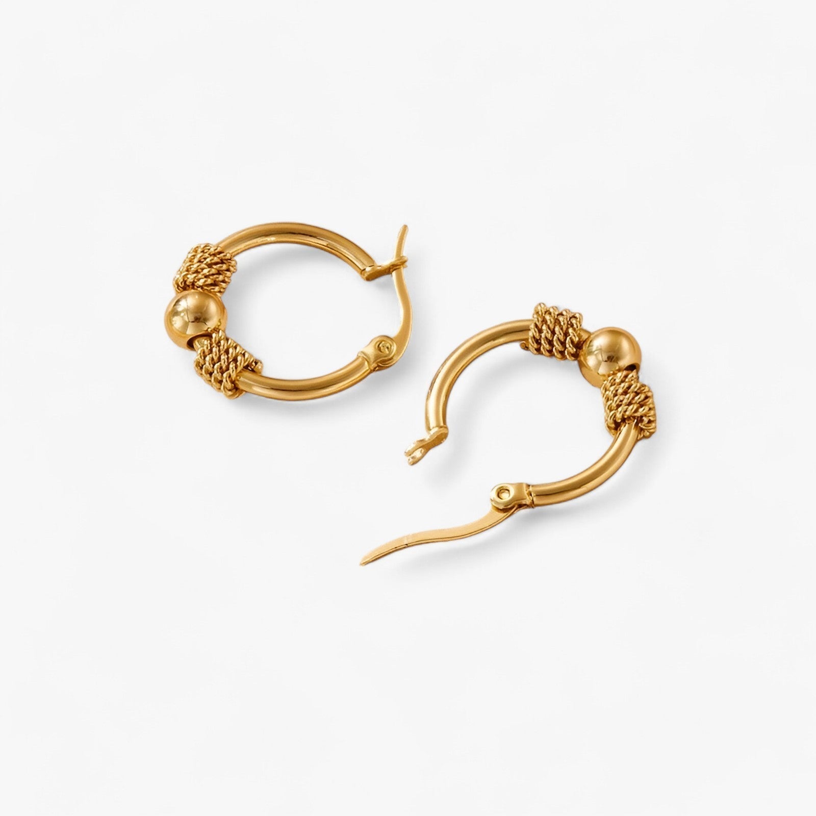Earrings : Oorbellen Dames Goud - Gouden Geweven - Elegante en Duurzame Cadeau in van Pantino