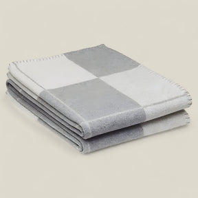 home & garden : Cashmere Deken - Luxe Winterwarmte - Zwart in Grijze Streep 130x180cm van Pantino