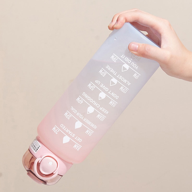 other : Motivatie Waterfles - Met Deze Fles Haal Je Altijd Je Drinkdoel - Donkerblauw in van Pantino