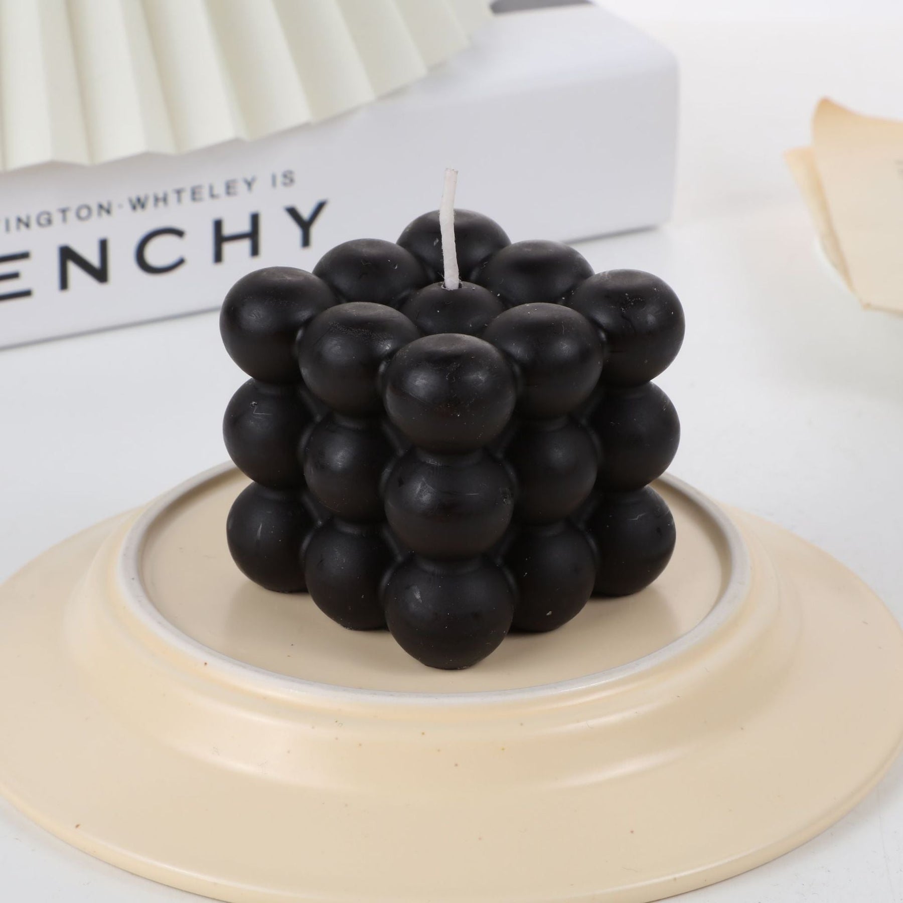 home & garden : Bubble Glow Kaars Wit - Prachtig Trendy Interieur Decoratie - Soja Wax in Zwart van Pantino