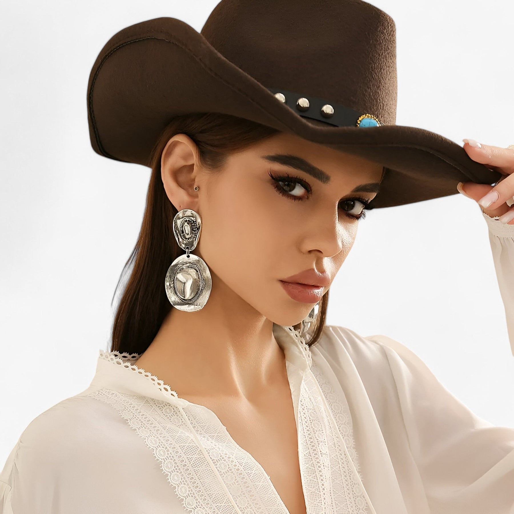 Earrings : Oorbellen Goud - Vintage Cowboyhoed - Trendy Feestaccessoires in van Pantino