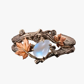 Ring : Gouden Ring met Blad - Tijdloze Hanger met Maansteen Glans in van Pantino