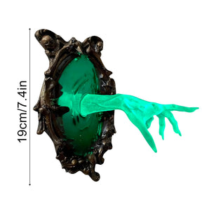 home & garden : Hars Ghost Hand Plaquette - Spooky Wall Decor - Neongroen in van Pantino