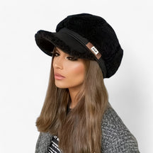 Hat : Hoed Zwart - Lamsvacht Octagonale - Elegante Retro Charme met Moderne Touch in Zwart van Pantino