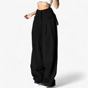 Pants : Broek met Wijde Pijpen - Hoge Taille & Retro Kantoorstijl - Zwart in Zwart van Pantino