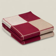 home & garden : Cashmere Deken - Luxe Winterwarmte - Zwart in Rood 130x180cm van Pantino