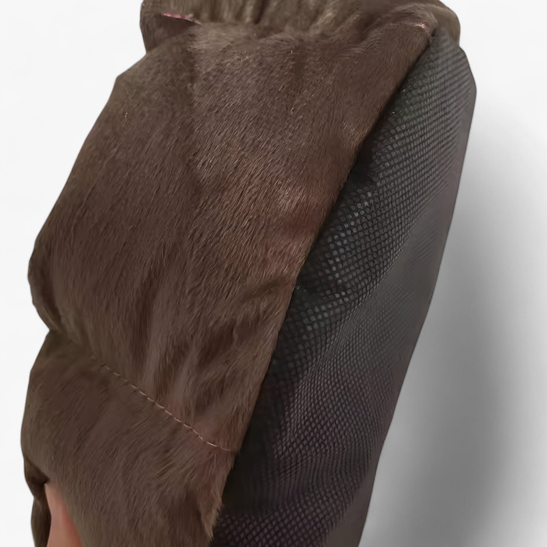 pets : Bowie Bed - Zachte Pluche Hondenmand in van Pantino