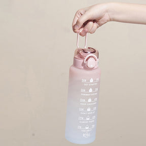 other : Motivatie Waterfles - Met Deze Fles Haal Je Altijd Je Drinkdoel - Donkerblauw in van Pantino