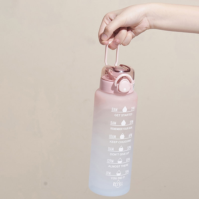other : Motivatie Waterfles - Met Deze Fles Haal Je Altijd Je Drinkdoel - Donkerblauw in van Pantino