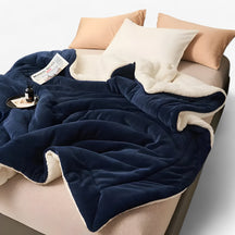 home & garden : Dubbele Laag Schapenvacht Deken - Warme Luxe voor Bed & Bank - Donkergrijs in Donkerblauw van Pantino