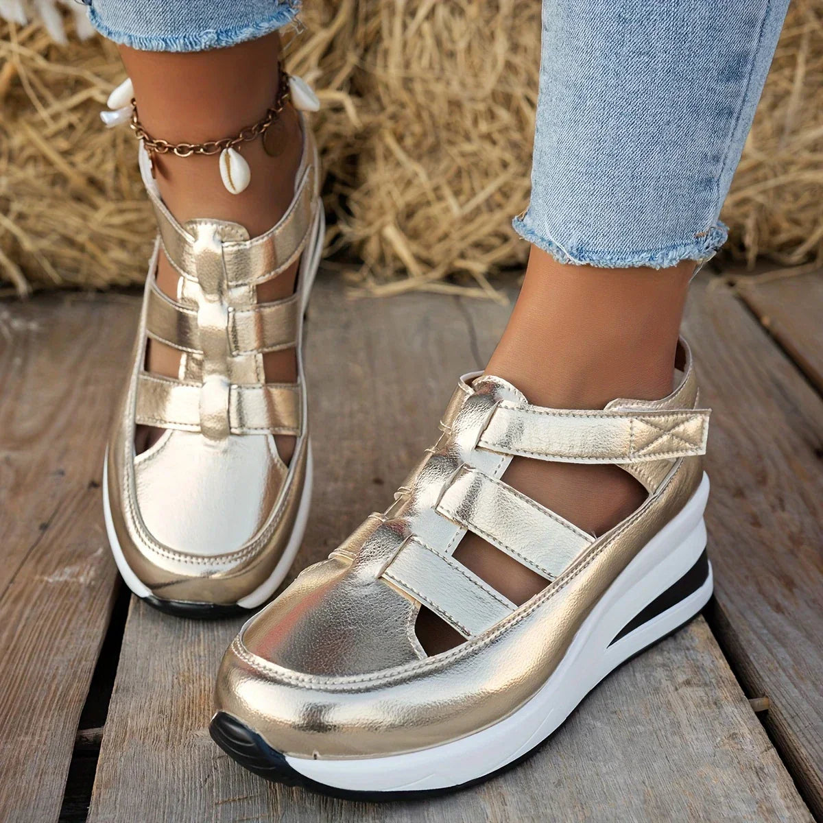 Sandales pour femmes : Sandales Femme Confort Cuir Noir Élégantes & Ergonomiques in Or van Pantino