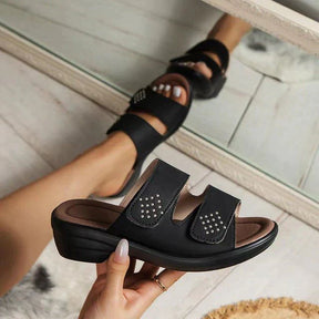 Sandals : Sandalen Dames Rood - Comfortabele Wandelsandalen - Ideaal voor die Stijlvol en Ondersteunend Wandelen in Zwart van Pantino
