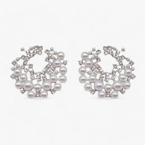 Earrings : Oorbellen Parelwit - Hazel Zilveren met Parels en Zirkonia in Retro Luxe Stijl in Parelwit van Pantino