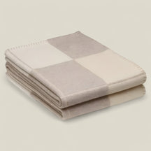 home & garden : Cashmere Deken - Luxe Winterwarmte - Zwart in Kaki Streep 130x180cm van Pantino