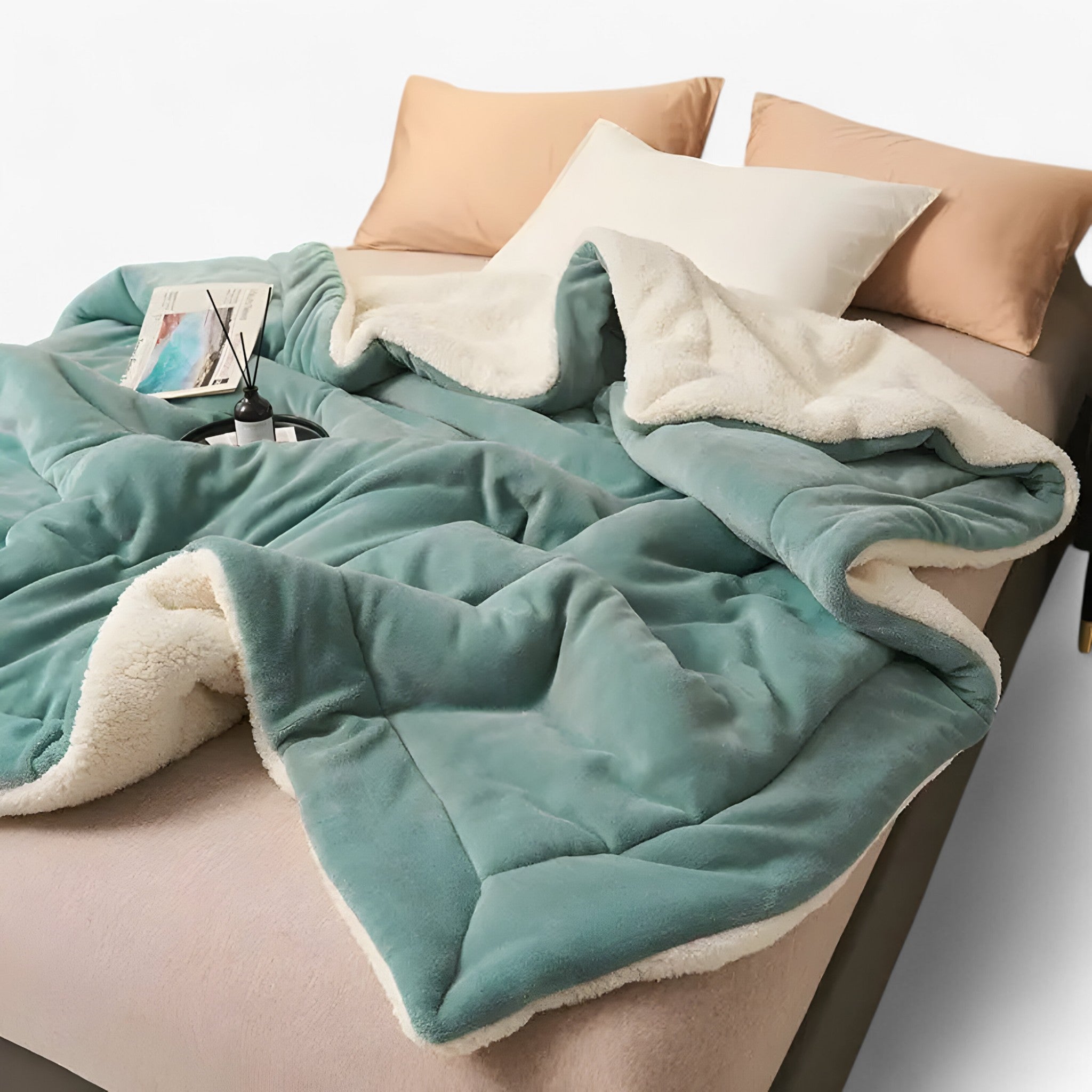 home & garden : Dubbele Laag Schapenvacht Deken - Warme Luxe voor Bed & Bank - Donkergrijs in Bentley Blauw van Pantino