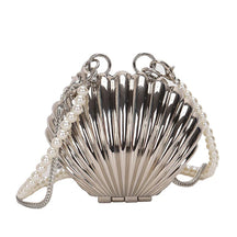 bags : Unieke Schelp Tas - Goud in Zilver van Pantino