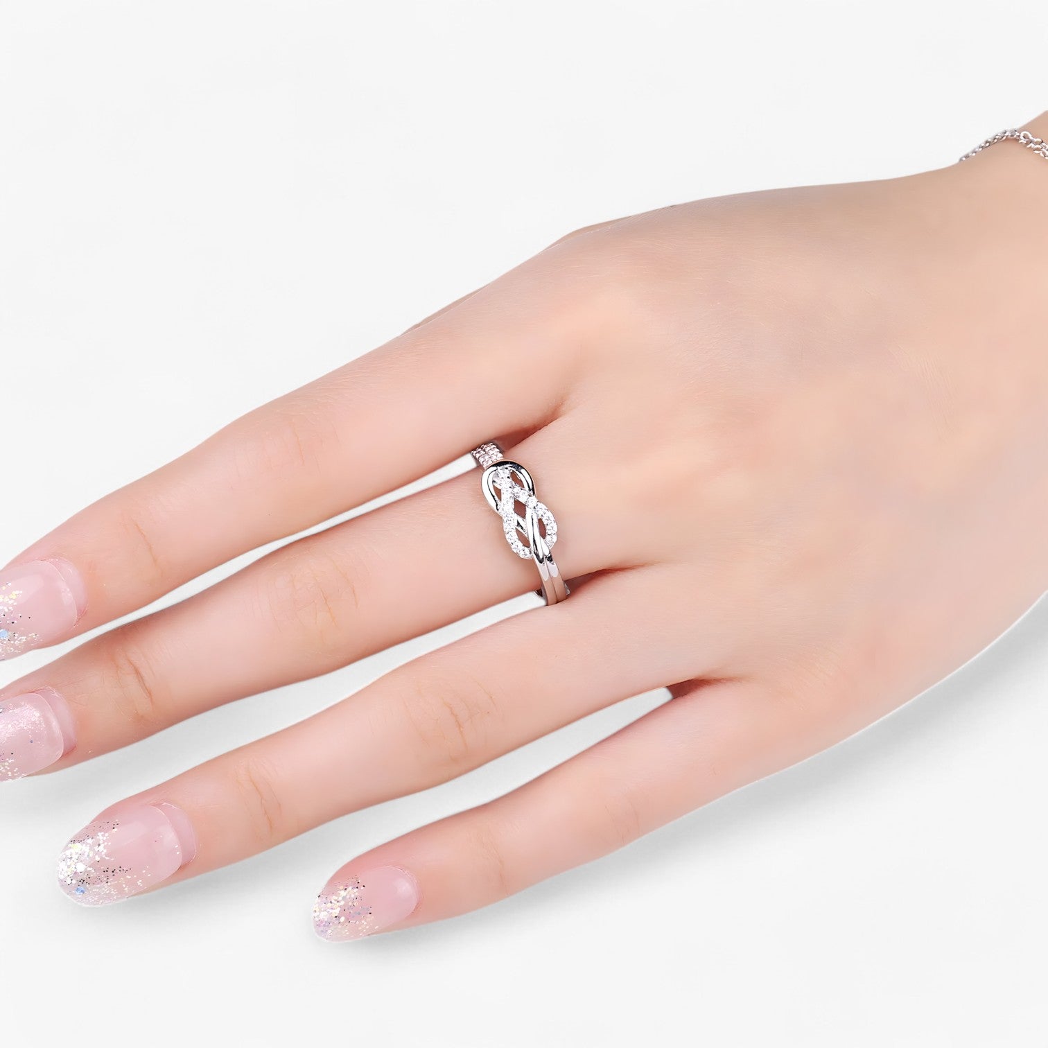 Ring : Ring Zilver - Stina Oneindige Knoop - Tijdloze Elegantie in Sterling in van Pantino