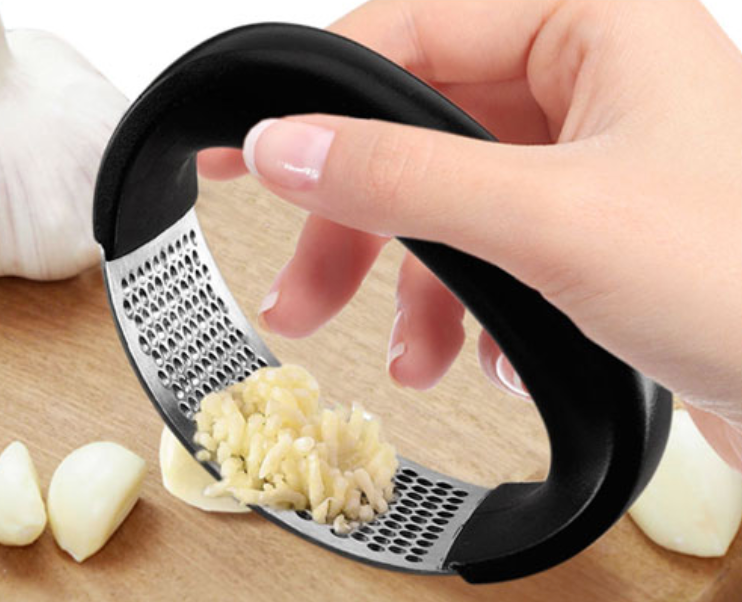 gadgets : Knoflookpers RVS - Gebogen Ergonomisch Keuken Gadget - RVS in van Pantino