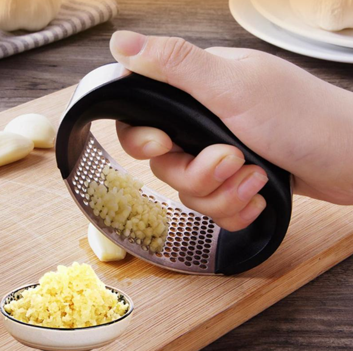 gadgets : Knoflookpers RVS - Gebogen Ergonomisch Keuken Gadget - RVS in van Pantino