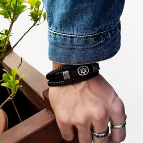 Bracelet : Stijlvol Meergaten Lederen Armband met Magneetsluiting - Zwart in van Pantino
