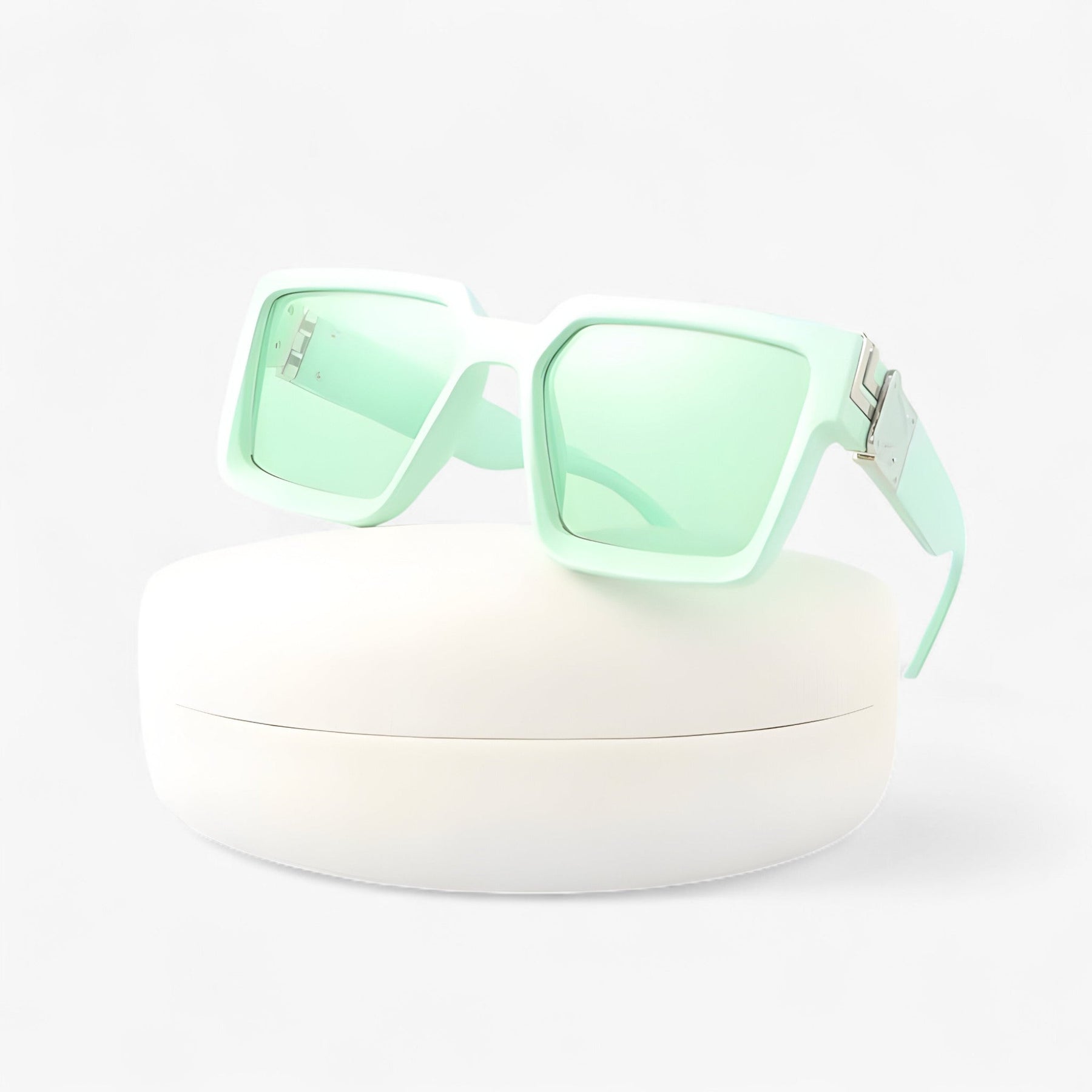 Sunglasses : Vintage Vierkante Zonnebril voor Heren - Wit Zilver in Lichtgroen geen doosje van Pantino