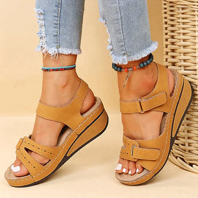 Orthopedic Sandals : Orthopedische Sandalen Dames - Comfortabele Beige Leren Zomer Sandalen in Bruin van Pantino