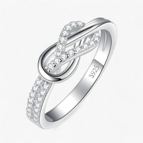 Ring : Ring Zilver - Stina Oneindige Knoop - Tijdloze Elegantie in Sterling in van Pantino