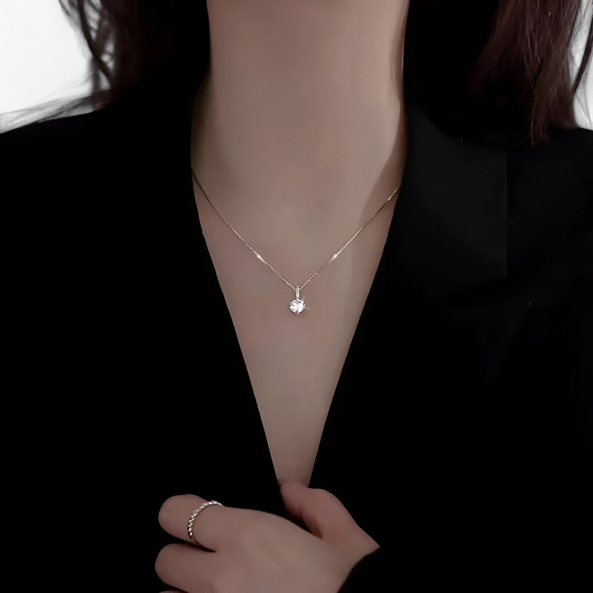 Necklace : Zilvergeplateerde Halsketting met Zircon - Elegante Minimalistische Charme in Platina van Pantino