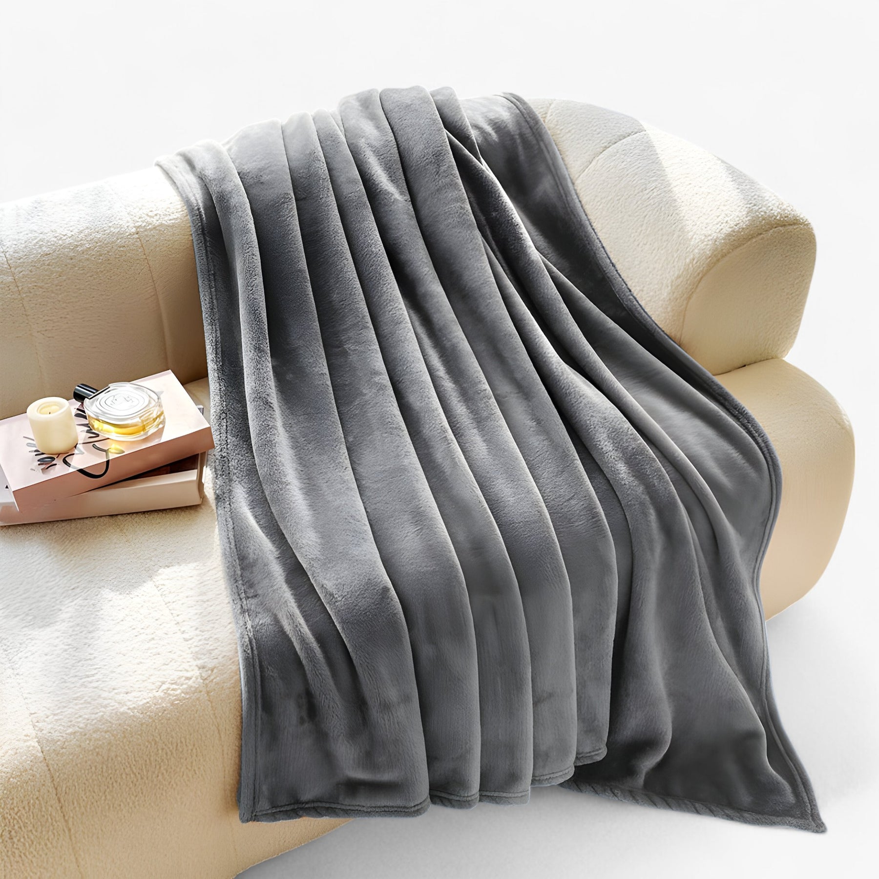 home & garden : Zachte Flanellen Deken - Warmte en Comfort - Zwart in Grijs van Pantino