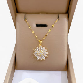 Necklace : Ketting Goud - Luxe Bloemhanger - Trendy en Tijdloos in Goud van Pantino