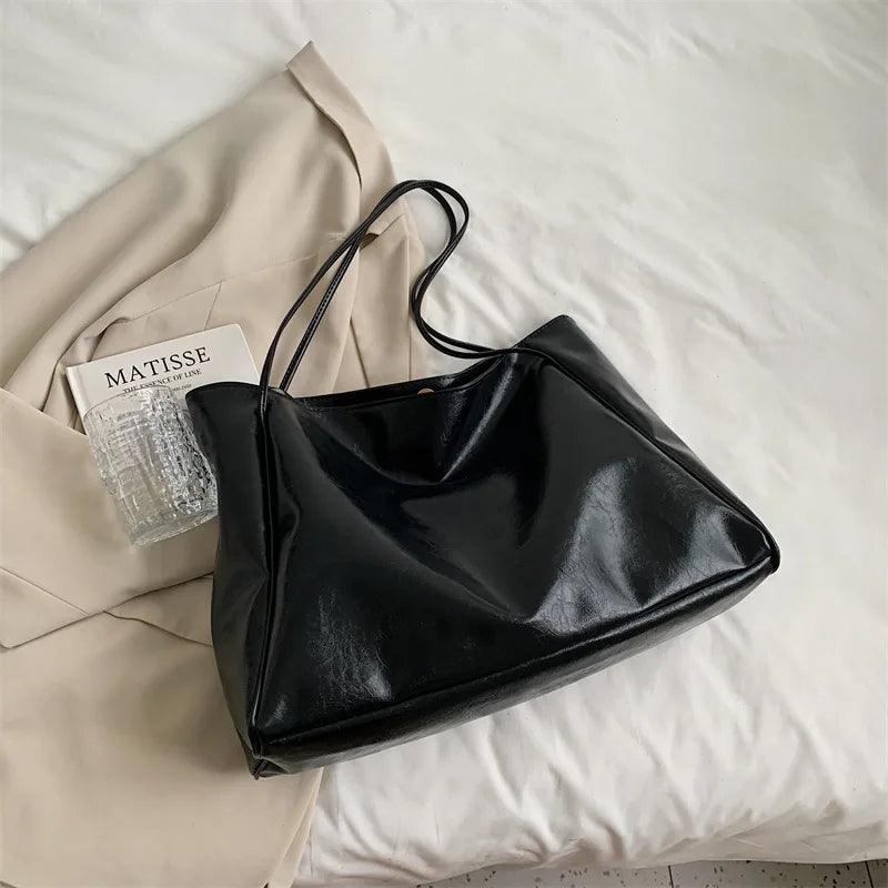 bags : Tote Bag - Samsara Soft PU Leather in Black van Pantino