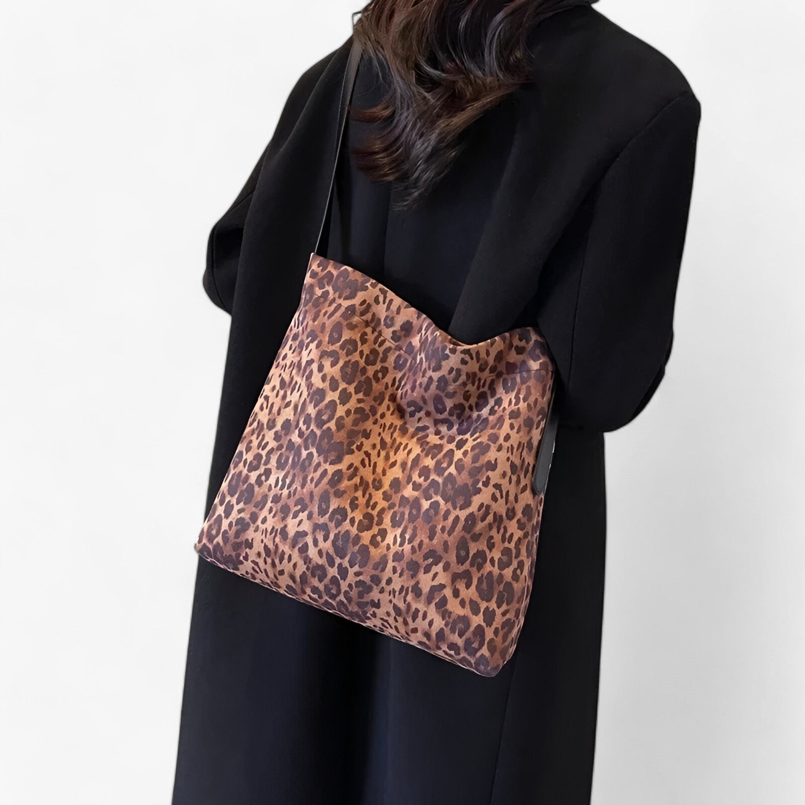 bags : Klassieke Handtassen van Suede Dames - Tijdloos Ontwerp en Comfort - Kastanjebruin in leopardprint van Pantino