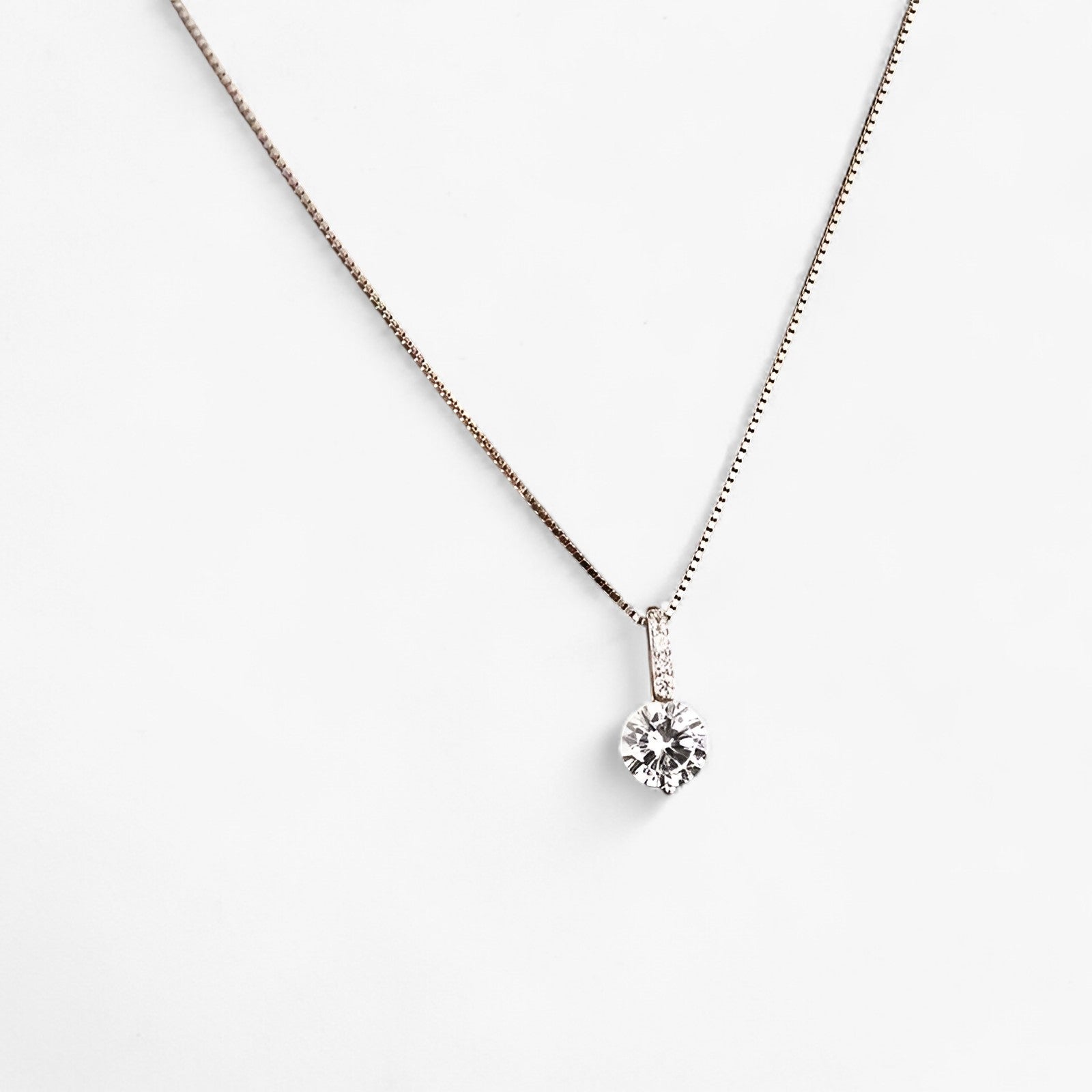 Necklace : Zilvergeplateerde Halsketting met Zircon - Elegante Minimalistische Charme in van Pantino