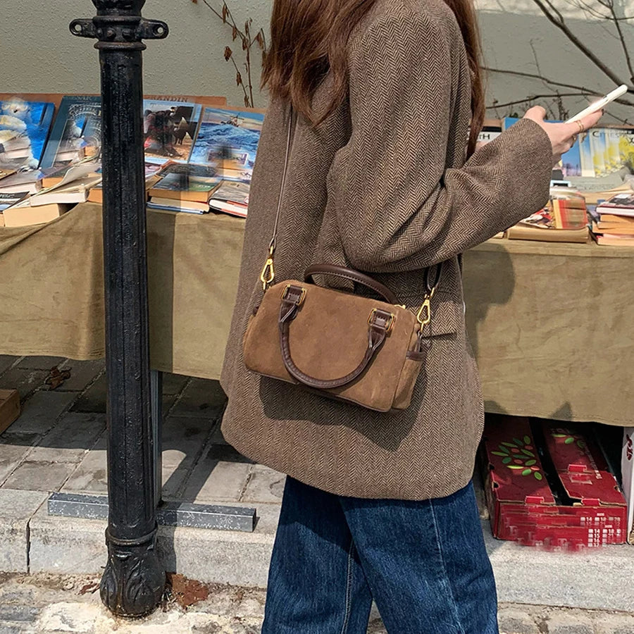 bags : Crossbody Schoudertas Dames Zwart - Dag tot Nacht Overgang - Faux Suède in van Pantino