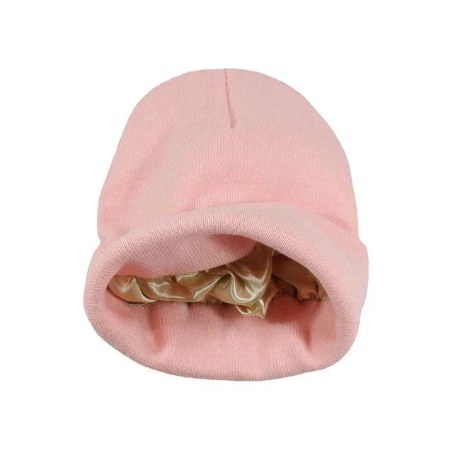 Beanie : Muts met Satijnen Voering - Geen Krullend Haar Meer - Zwart in Roze van Pantino