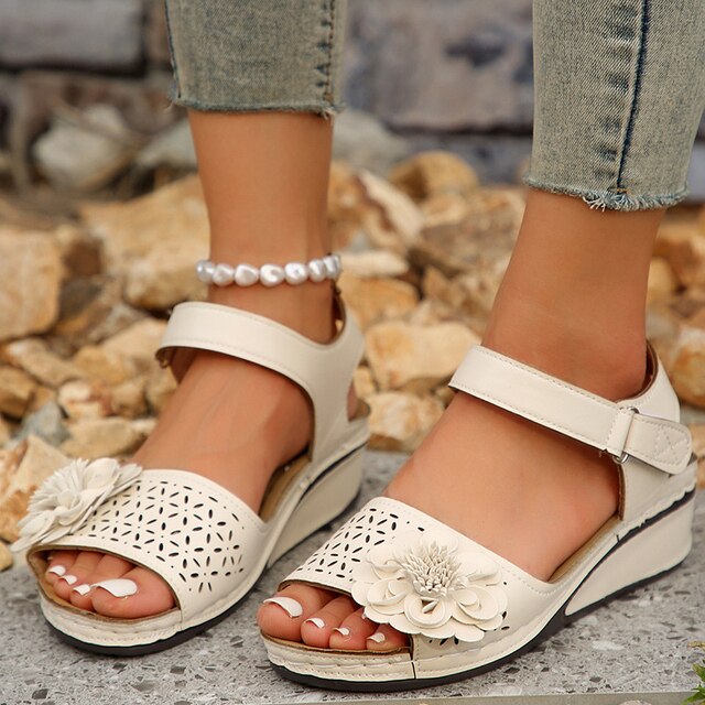 Sandals : Sandalen Dames Beige - Stijlvolle Vlechtwerk - Perfect voor die van een Verfijnd en Modebewust Design Houden in Beige van Pantino
