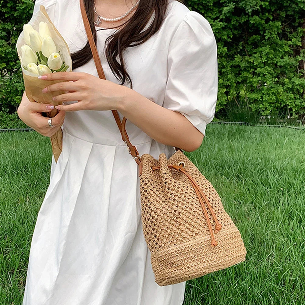 bags : Stro Emmer Schoudertas Dames Beige - Handgeweven Trekkoord Zomer - Stro in van Pantino