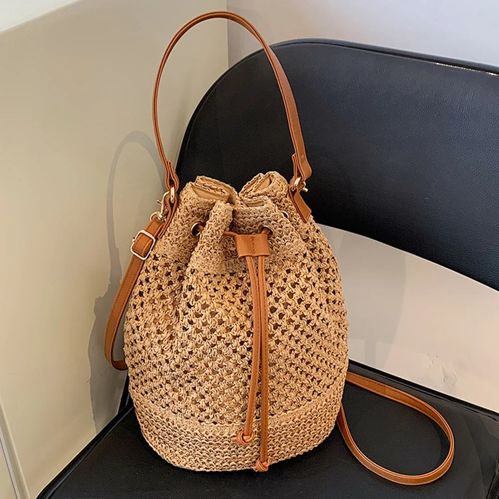 bags : Stro Emmer Schoudertas Dames Beige - Handgeweven Trekkoord Zomer - Stro in van Pantino